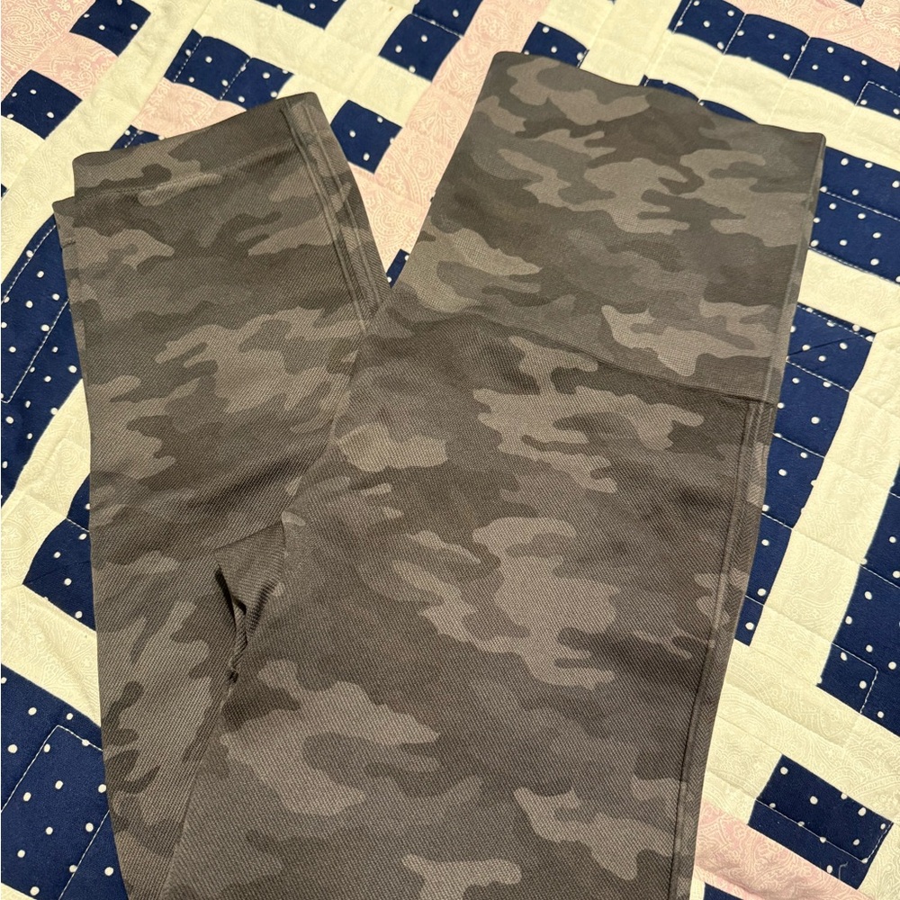 SPANX Camouflage Leggings - Black and Gray